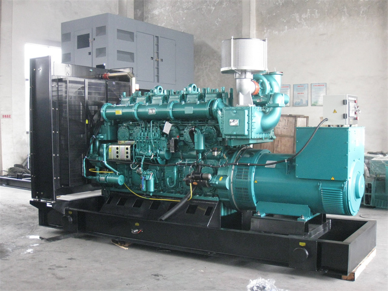 富宁200KW 柴油发电机的油耗是多少？